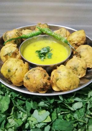 મેથી ની ભાજી ના ગોટા (Methi Bhaji Gota Recipe In Gujarati) રેસીપી મુખ્ય ફોટો