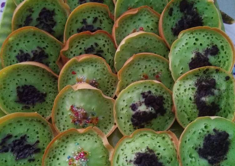 Martabak Manis Pandan Oreo meisis sprinkle