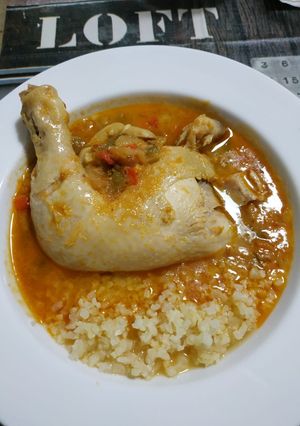 Una foto de Pollo al chilindrón con arroz de coliflor con Mambo Cecotec