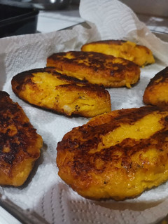 Una foto de Empanadas de plátano macho