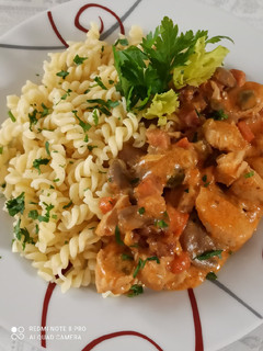 Stroganoff csirkemell recept fotója