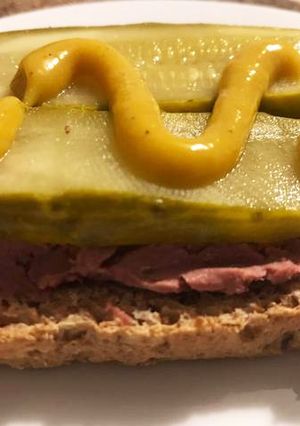 Una foto de Pan con Leberwurst