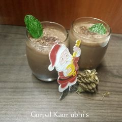 A picture of Santa's Red Velvet Tea Shake.