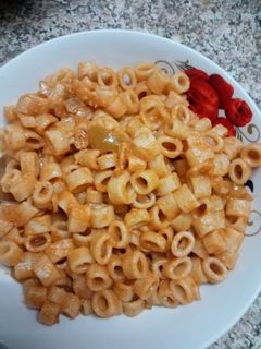 صورة لوصفة معكرونة بالصلصة وملح الليمون