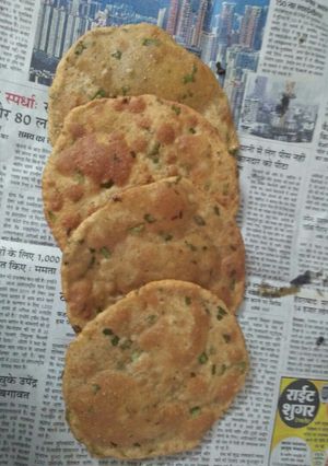 A picture of Methi puri.