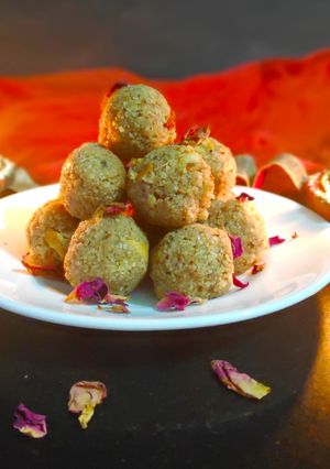 मलीडा लड्डू (Malida ladoo recipe in Hindi) रेसिपी मुख्य फोटो