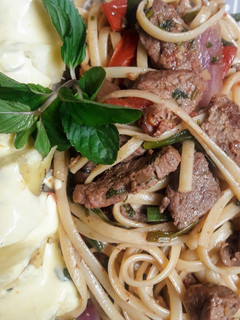 Una foto de Linguini Saltado con Papa y crema Huancaina🇵🇪