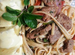 Una foto de Linguini Saltado con Papa y crema Huancaina🇵🇪