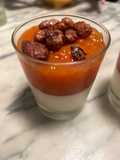 Panna cotta ai cachi con nocciole caramellate