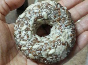Una foto de Donas integrales con semillas