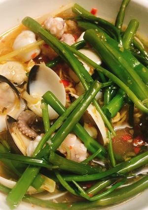 Hình của món Mì Nghêu Bạch Tuột Nấu nước dừa.