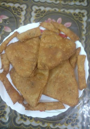 A picture of Atta mathri matar.