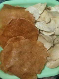 आलू के पापड़ (aloo ke papad recipe in Hindi) रेसिपी मुख्य फोटो
