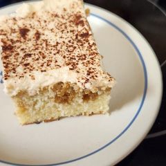 A picture of Tiramisu Cake.