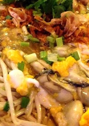 A picture of Oyster Omelet (Hoy Tod).