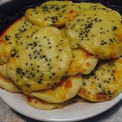 مناقيش الجبن😋-レシピのメイン写真