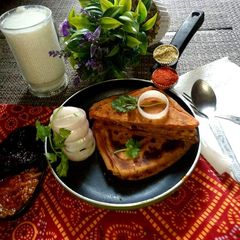 A picture of Masala sandwich paratha.