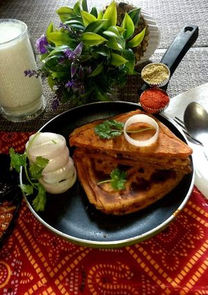 A picture of Masala sandwich paratha.