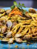 Spaghetti con vongole, bottarga e zest di arancia