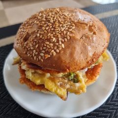 A picture of Peri peri bun omlet.