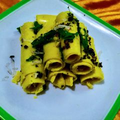 A picture of Khandvi.
