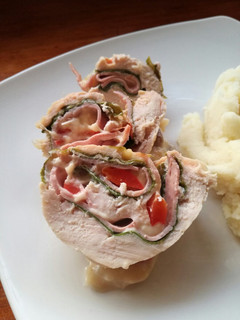 Una foto de Pechuga de pollo rellena