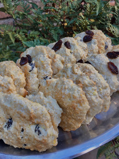 Una foto de GALLETAS DE AVENA CON PASAS DE UVA 🍪 🍇