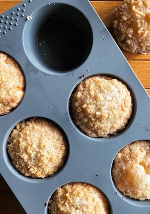 A picture of Apple Crumble Muffins.