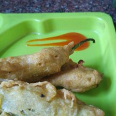A picture of Mirch ka pakoda.