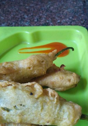 A picture of Mirch ka pakoda.