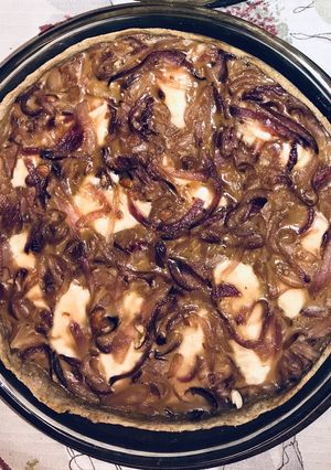 Una foto de Tarta de cebollas caramelizadas 😋