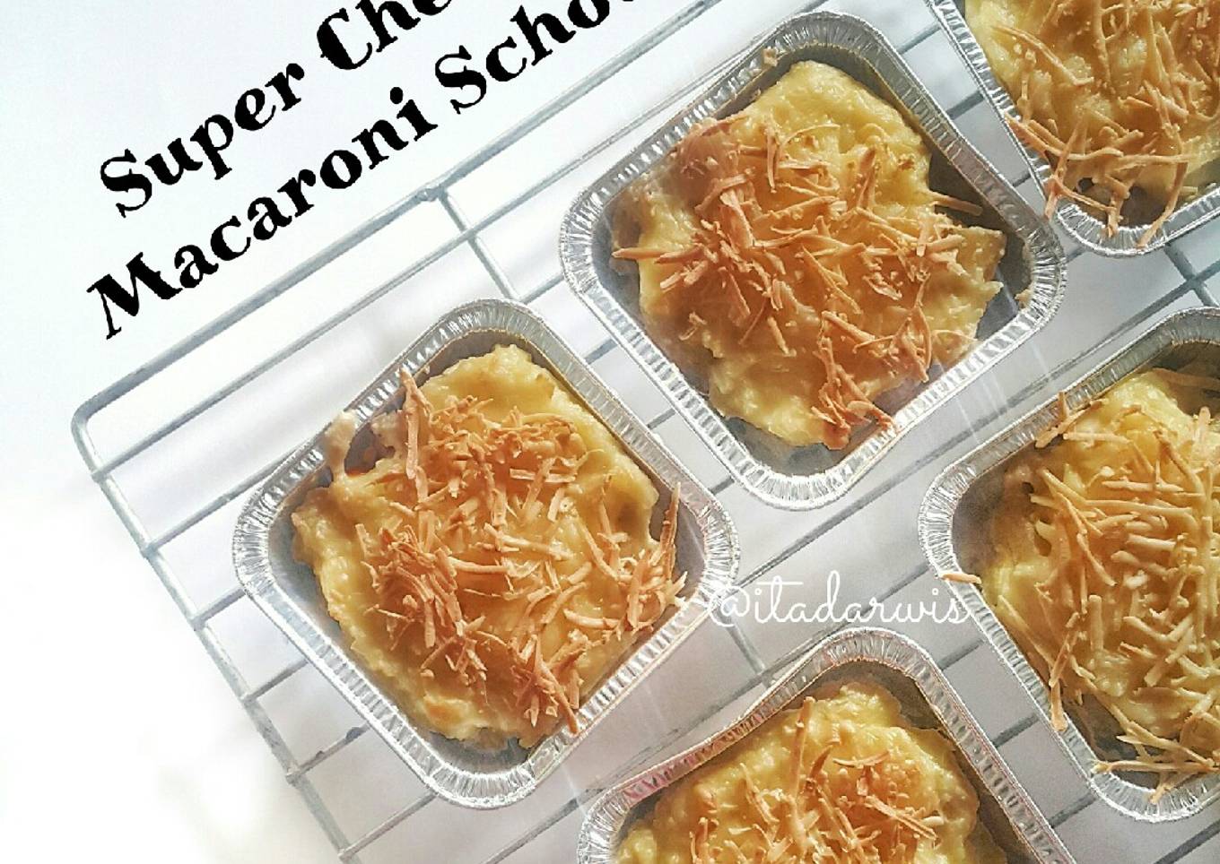 Super Cheesy Macaroni Schotel