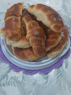 Una foto de Medialunas sin lactosa caseras 🥐