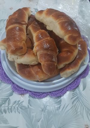 Una foto de Medialunas sin lactosa caseras 🥐