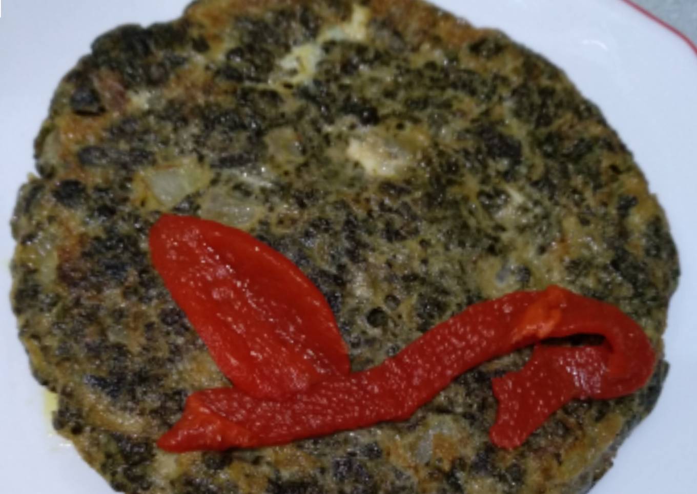 Tortilla de borrajas y carne picada