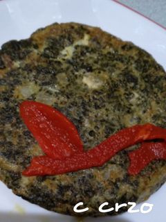 Una foto de Tortilla de borrajas y carne picada