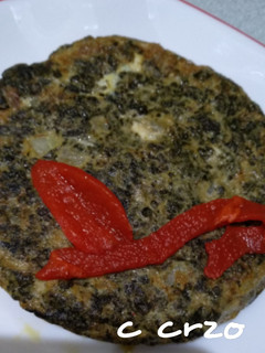 Una foto de Tortilla de borrajas y carne picada