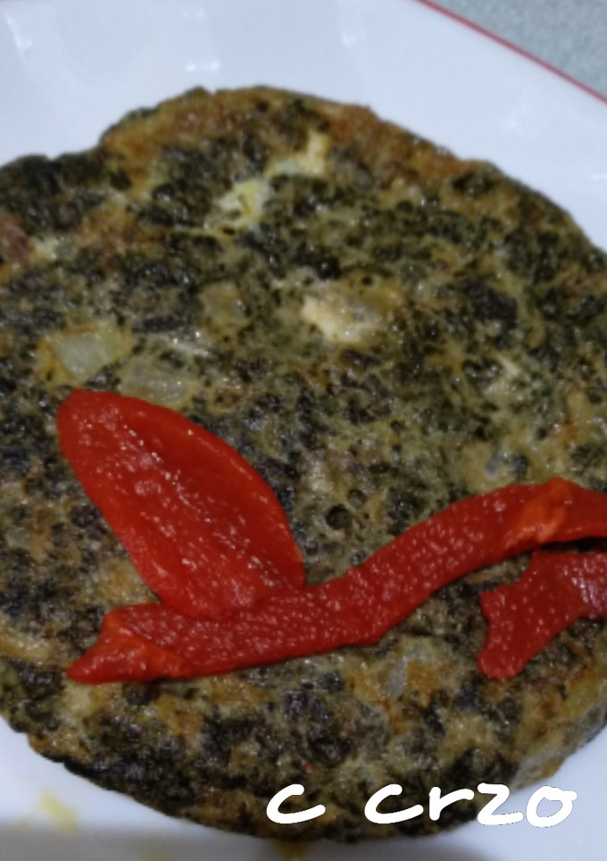 Una foto de Tortilla de borrajas y carne picada