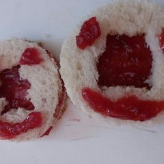 A picture of Bread jam teddy Sandwich.