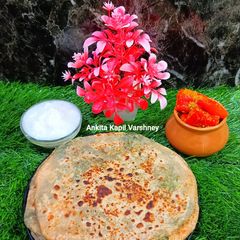 Stuffed Paratha (Bathua Aloo) A picture of Stuffed Paratha (Bathua Aloo).