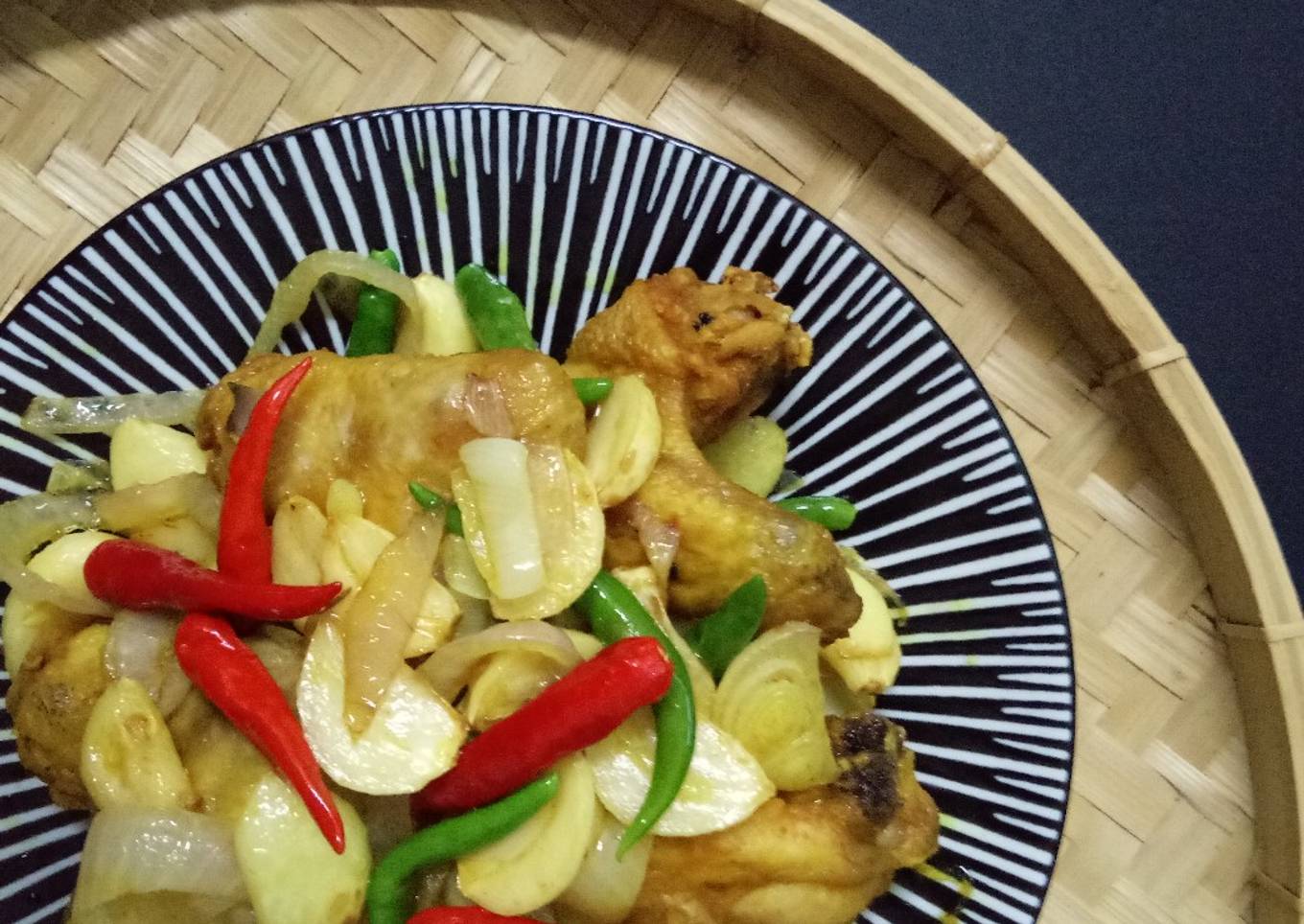 ayam goreng taburan bawang bombay