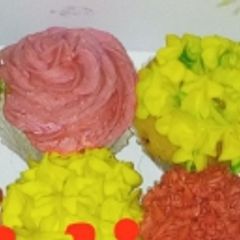 A picture of Vanilla cup cakes.
