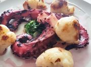 Una foto di sedano sous vide