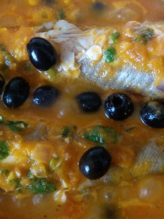 Una foto de Pescadilla con aceitunas
