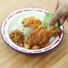 รูปของ Resep Ayam Goreng Bawang Putih & Nasi Daun Jeruk (Resep Devina Hermawan)