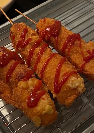 Φωτογραφία της συνταγής Corn dogs 🔥 με Λουκάνικο και κασέρι