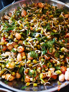 સ્પ્રાઉટ મગ મસાલા (Sprout Moong Masala Recipe In Gujarati) રેસીપી મુખ્ય ફોટો