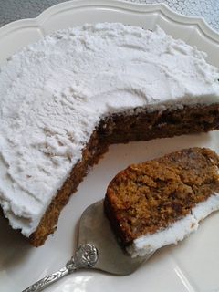 Una foto de Pastel de Zanahorias y Nueces con Crema de Coco