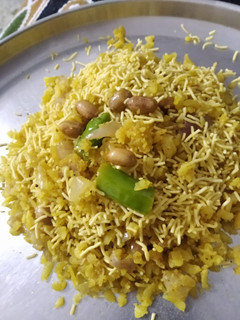 કાંદા પૌંઆ રેસીપી મુખ્ય ફોટો