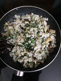 Hình của món Cơm rang gà.